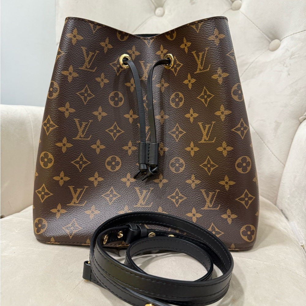 Louis Vuitton NeoNoe MM ♥️♥️SOLD♥️❤️